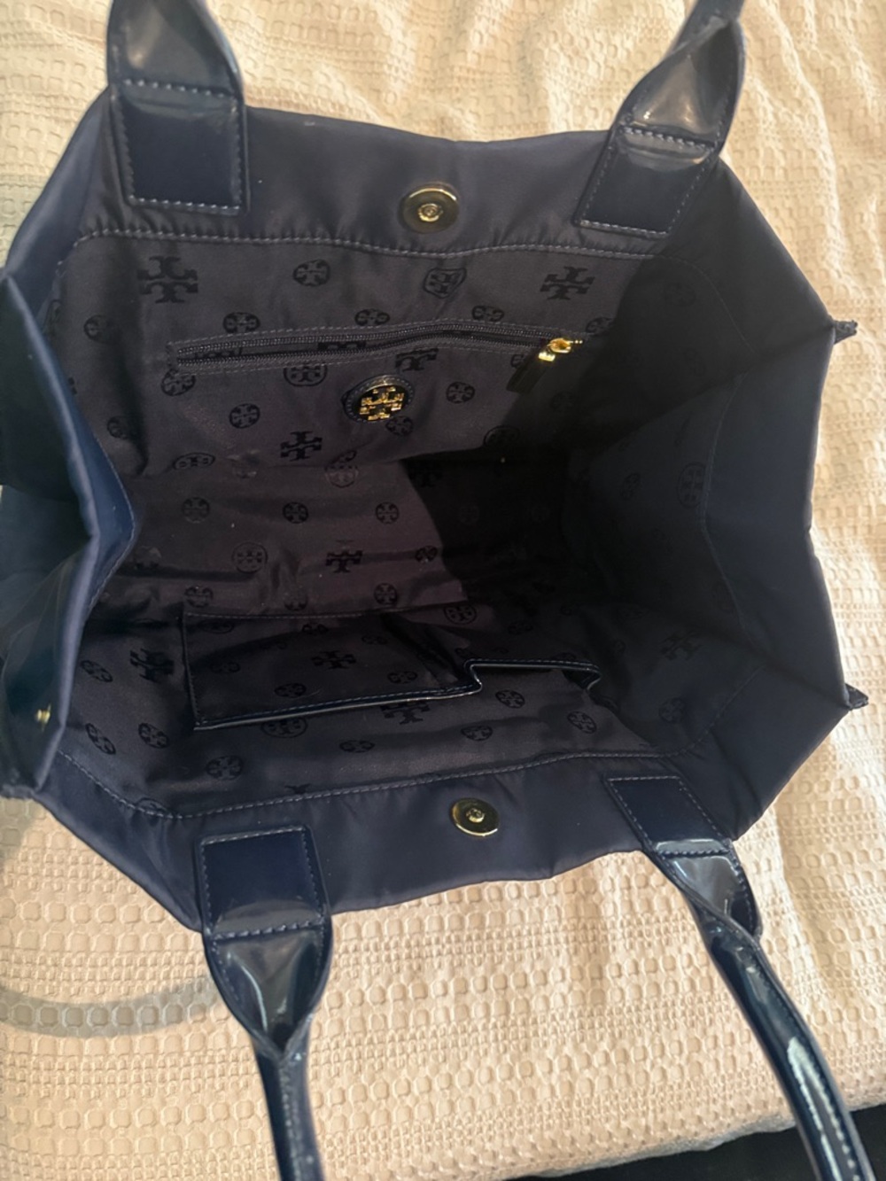 Tory Burch Navy Logo Tote with Patent Handles - Picture 3 of 6
